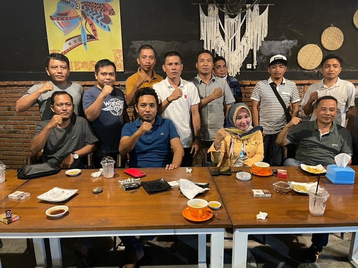 Pertemuan kontraktor NTB di Kota Mataram pada Kamis (4/5/2023) malam. Foto: Helmy Akbar / detikBali