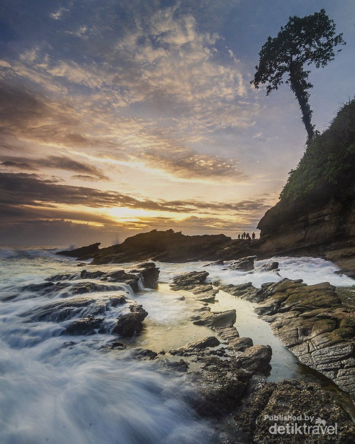 Pesona Pantai Sawarna yang Tak Akan Terlupa