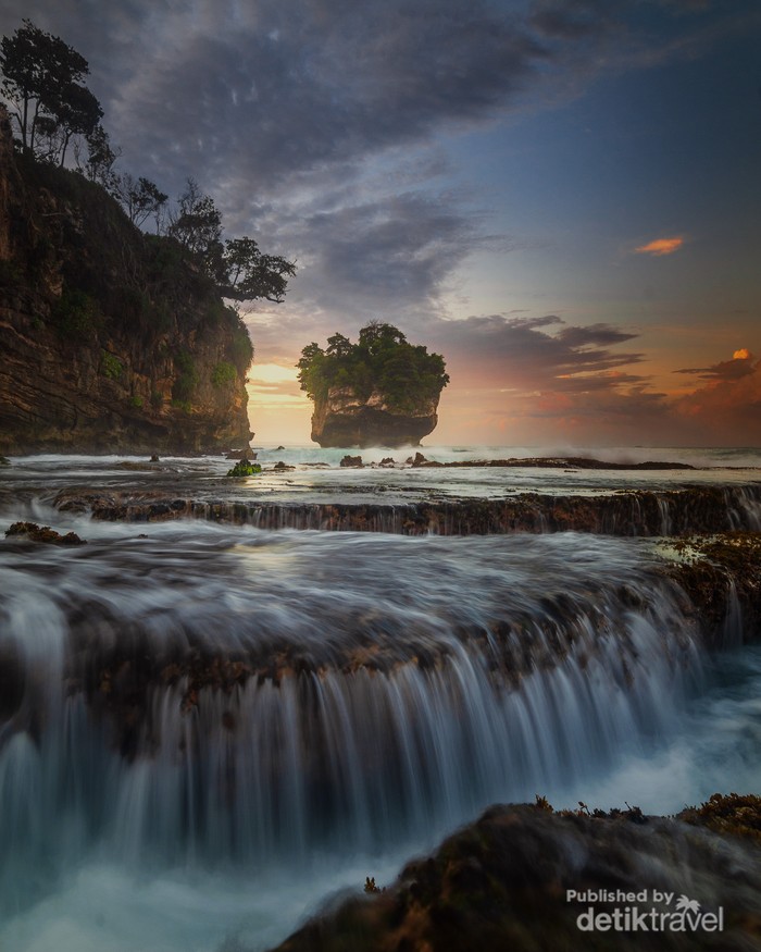 Pesona Pantai Sawarna yang Tak Akan Terlupa