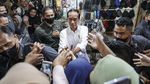Semringah Jokowi-Zulhas Cek Harga dan Pasokan Pasar di Lampung