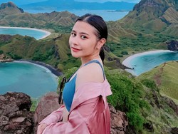 8 Foto Keseruan Prilly Latuconsina di Labuan Bajo, Tampil Cantik Tanpa Makeup