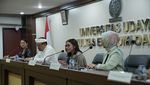 7 Potret Prilly Jadi Dosen di Universitas Udayana Bali, Mahasiswa Enggan Tidur