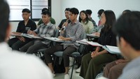 Bukan kali pertama, Prilly juga pernah mengajar di Universitas Gadjah Mada pada 2022 lalu. Saat itu, Prilly membagikan pengetahuannya pada mata kuliah Kajian Selebritas di kelas prodi Ilmu Komunikasi. (Foto: Kemdikbud)