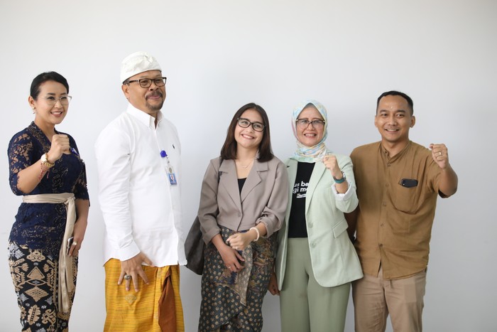 Prilly Latuconsina Jadi Dosen di Universitas Udayana. Prilly Latuconsina Jadi Dosen di Universitas Udayana.