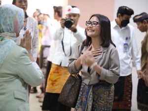 Kesan Menyenangkan Prilly Latuconsina saat Jadi Dosen Tamu
