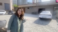 Dalam unggahan YouTube Qiss You TV (3/5), Ayu Ting Ting pamerkan momen mengunjungi Magnate. Kafe milik ayah Jimin BTS ini beralamat di 135 Jinnam-ro, Nam-gu, Busan.