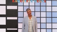 Dia dikenal karena pahatan dan karya seni instalasi hiperrealistiknya yang mendunia.  Foto: Getty Images for Prada/Vittorio Zunino Celotto
