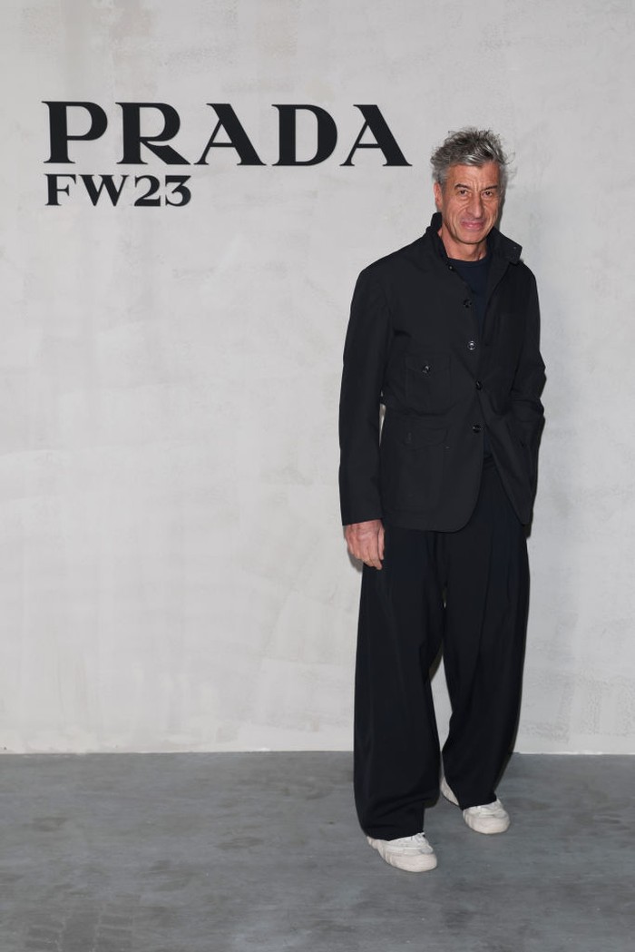 Seniman Maurizio Cattelan MILAN, ITALY - FEBRUARY 23: Maurizio Cattelan attends Prada Fall/Winter 2023 Womenswear Fashion Show on February 23, 2023 in Milan, Italy. (Photo by Vittorio Zunino Celotto/Getty Images for Prada)