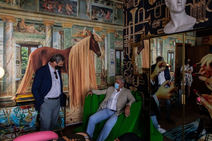 Seniman Maurizio Cattelan MILAN, ITALY - FEBRUARY 23: Maurizio Cattelan attends Prada Fall/Winter 2023 Womenswear Fashion Show on February 23, 2023 in Milan, Italy. (Photo by Vittorio Zunino Celotto/Getty Images for Prada)