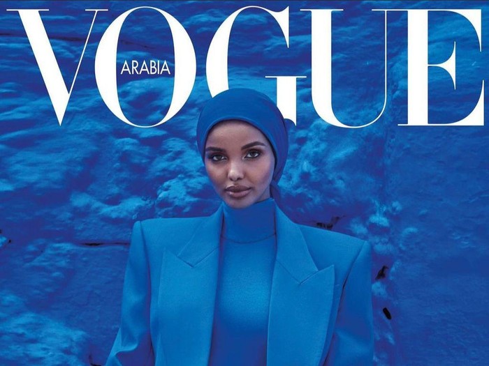 Setelah pensiun tiga tahun, Halima kini kembali ke dunia mode dan tampil sebagai model sampul majalah Vogue Arabia.