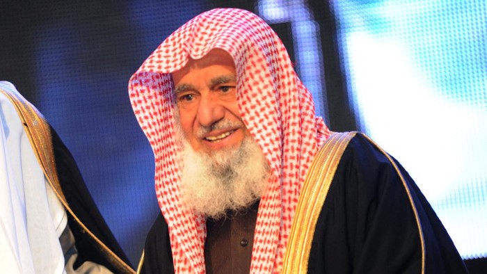 Sheikh Sulaiman bin Abd Al-Alaziz Al-Rajhi from Saudi Arabia for his service to Islam during the award ceremony in Riyadh on March 06, 2012.   AFP PHOTO/FAYEZ NURELDINE (Photo by FAYEZ NURELDINE / AFP)