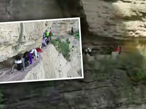 Ngeri Bukan Main! Turis China Merangkak di Tebing Tanpa Pengaman