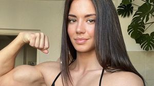 10 Foto Binaragawan Cantik yang Viral Dijuluki Kendall Jenner Versi Kekar