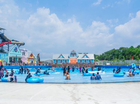 Wahana Wahoo Waterworld, objek wisata baru di Bandung Barat.