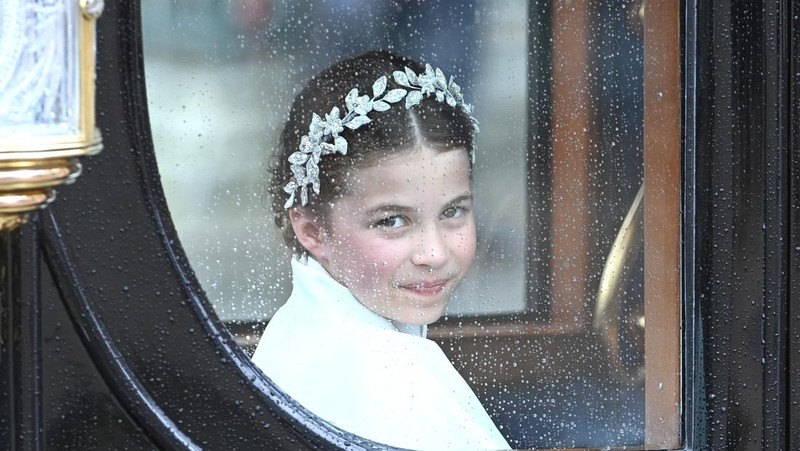 LONDON, ENGLAND - MAY 06: Britain's Prince William, Prince of Wales, Princess Charlotte, Prince Louis and Britain's Catherine, Princess of Wales attend the Coronation of King Charles III and Queen Camilla at Westminster Abbey on May 6, 2023 in London, England. The Coronation of Charles III and his wife, Camilla, as King and Queen of the United Kingdom of Great Britain and Northern Ireland, and the other Commonwealth realms takes place at Westminster Abbey today. Charles acceded to the throne on 8 September 2022, upon the death of his mother, Elizabeth II. (Photo by Yui Mok  - WPA Pool/Getty Images)