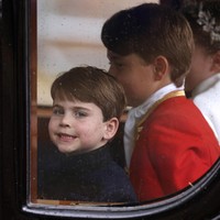 Selesai acara, lagi-lagi Pangeran Louis membuat berbagai ekspresi yang menarik perhatian. Foto: Getty Images/WPA Pool