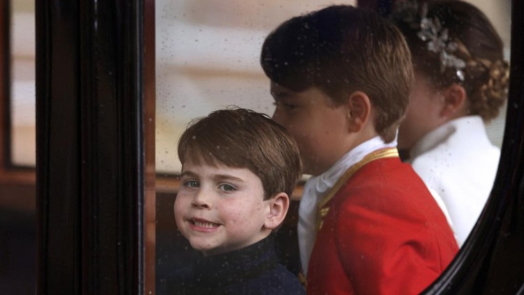 1487932108 LONDON, ENGLAND - MAY 06: Britains Prince William, Prince of Wales, Princess Charlotte, Prince Louis and Britains Catherine, Princess of Wales attend the Coronation of King Charles III and Queen Camilla at Westminster Abbey on May 6, 2023 in London, England. The Coronation of Charles III and his wife, Camilla, as King and Queen of the United Kingdom of Great Britain and Northern Ireland, and the other Commonwealth realms takes place at Westminster Abbey today. Charles acceded to the throne on 8 September 2022, upon the death of his mother, Elizabeth II. (Photo by Yui Mok - WPA Pool/Getty Images)