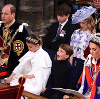 Anak Pangeran William yang lagi-lagi jadi atensi adalah Pangeran Louis. Bungsu tersebut kembali bikin gemas dengan ekspresinya. Dalam satu momen, ia pun tampak mengantuk.Foto: Getty Images/WPA Pool