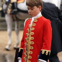 Pangeran George sukses melaksanakan tugasnya dengan baik meski selama berlangsungnya acara ada beberapa momen calon penerus kerajaan Inggris itu tampak bosan. Foto: Getty Images/WPA Pool