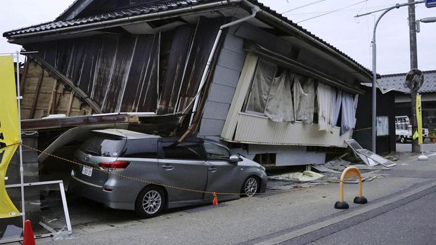 Gempa melanda Jepang pada Jumat, 5 Mei 2023. Gempa bumi berkekuatan magnitudo 6,5 tersebut membuat satu orang meninggal dunia dan puluhan lainnya luka-luka.