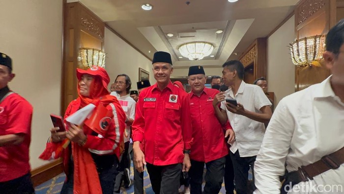Capres PDIP Ganjar Pranowo saat menghadiri konsolidasi pemenangan di Surabaya.