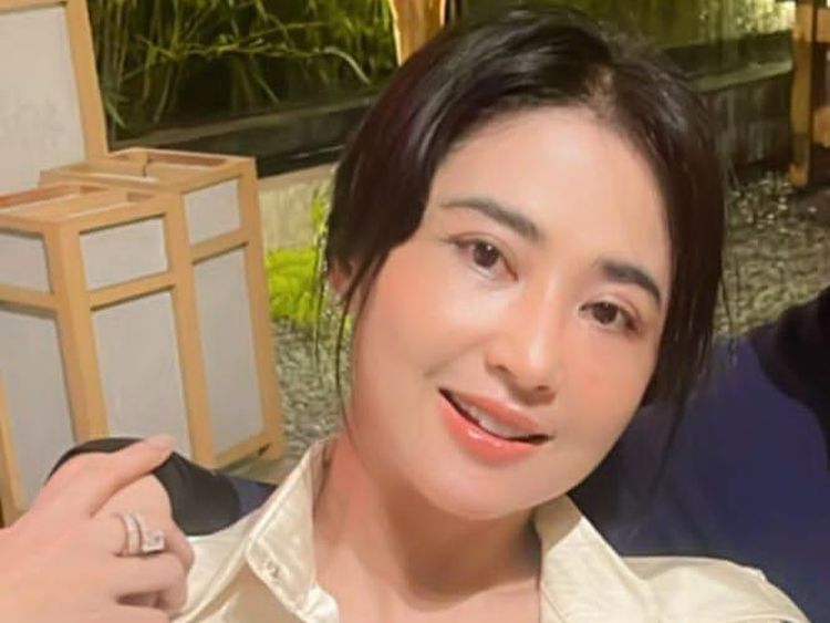 5 Potret Wajah Baru Dewi Perssik Disorot Netizen usai Operasi Kelopak Mata