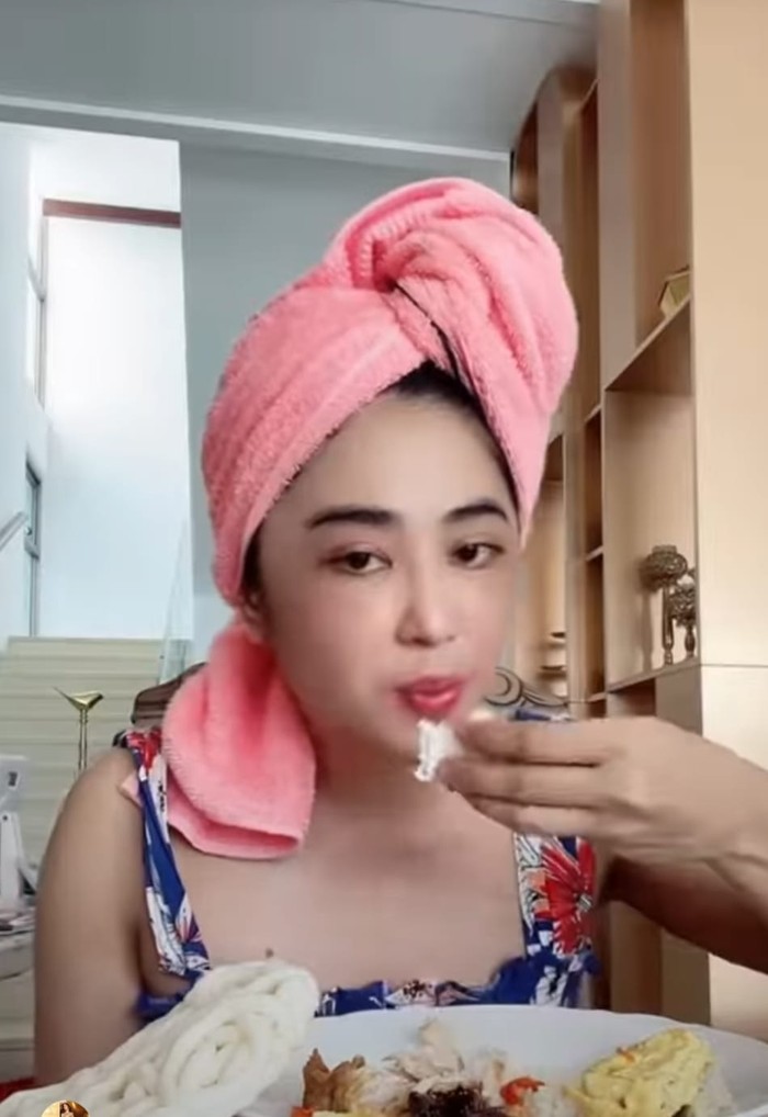 Dewi Perssik Dewi Perssik