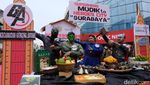 Meriahnya Festival Rujak Uleg di Kya-kya Surabaya