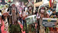 Peserta yang menggunakan kostum Indian (Foto: Esti Widiyana)