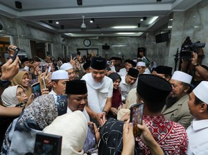 Datang ke Ponpes An Nuriyah Surabaya, Ganjar Disambut Meriah