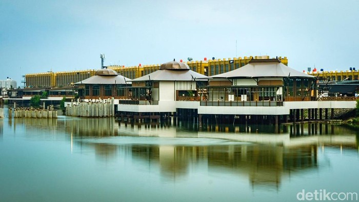 Ini Lho Batavia, Calon Wisata Terapung dan Termegah di PIK Kawasan Pantai Indah Kapuk bakal ada satu lagi destinasi wisatanya. Menyambut HUT ke-496 DKI Jakarta, Agung Sedayu Group dan Salim Group membangun destinasi terapung yang disebut termegah di PIK yakni Batavia PIK.