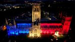 Potret Katedral Durham Berbalut Cahaya Bendera Britania Raya