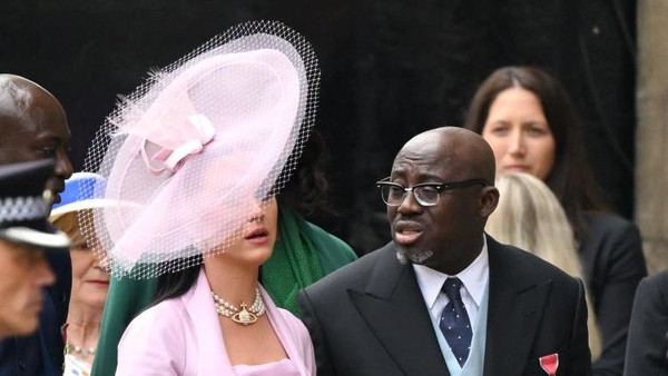7 Gaya Katy Perry di Penobatan Raja Charles III, Topi Lebar Jadi Sorotan