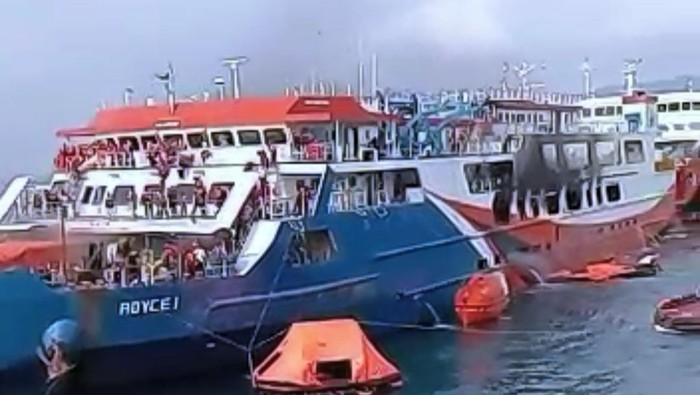 Kapal feri KMP Royce 1 terbakar di Laut Merak, Banten. Api yang membakar kapal feri sudah dipadamkan.

Kapal tersebut terbakar saat berlayar dari Merak ke Bakauheni, Lampung. Sebuah truk yang berada di dek kendaraan kapal terbakar dan merembet ke bodi kapal.