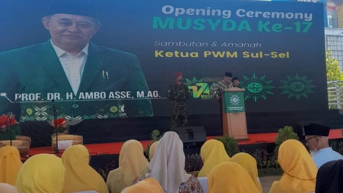Ketua PWM Sulsel, Prof Ambo Asse saat memberi sambutan pada pembukaan Musda Muhammadiyah Makassar yang ke 17.