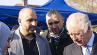 King Charles III turun langsung untuk memberikan bantuan saat becanda gempa di Turki dan Syria. Ia disajikan teh khas Turki yang enak dinikmati selagi hangat. Foto: Instagram/theroyalfamily