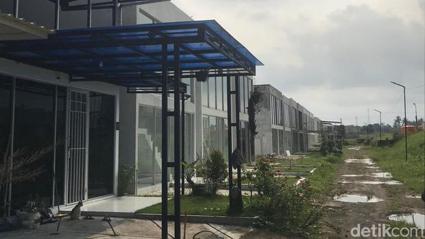 Kondisi perumahan dibangun di atas Tanah Kas Desa (TKD) di wilayah Candibinangun, Pakem, Sleman, Jumat (5/5/2023).