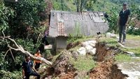 Tembok Penahan Tanah 20 Meter Di Bogor Longsor Usai Diguyur Hujan Deras