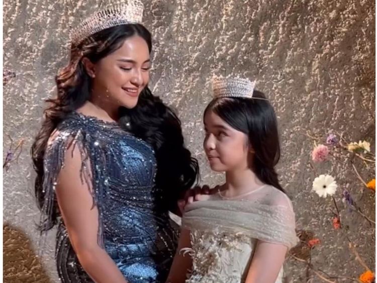 Ibunda Marshanda Nikah, Penampilan Sienna Jadi Sorotan