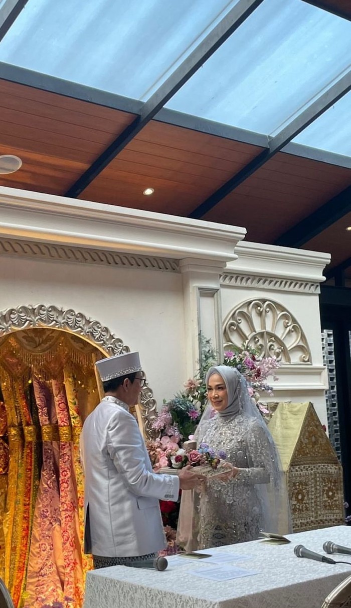Anak Marshanda jadi sorotan saat acara pernikahan Riyanti Sofyan.