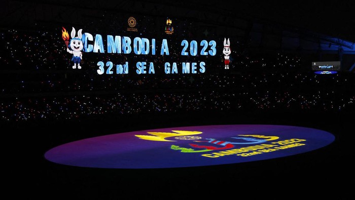 Upacara pembukaan SEA Games 2023 telah digelar di Stadion Morodok Techno National Stadium, Kamboja, Jumat (5/5) malam. Pembukaan berlangsung meriah.