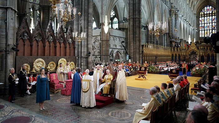 Momen Raja Charles Dinobatkan Jadi Raja Inggris Raja Charles III resmi dinobatkan sebagai Raja Inggris pada Sabtu (6/5/2023). Dia menjadi penguasa Kerajaan Inggris ke-40 yang dimahkotai di Westminster Abbey sejak tahun 1066.