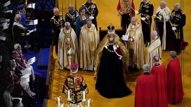 Raja Charles III resmi dinobatkan sebagai Raja Inggris pada Sabtu (6/5/2023). Dia menjadi penguasa Kerajaan Inggris ke-40 yang dimahkotai di Westminster Abbey sejak tahun 1066.