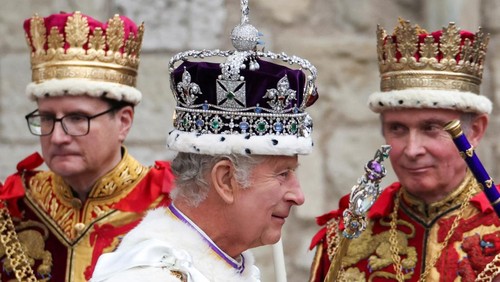 Raja Charles III resmi dinobatkan sebagai Raja Inggris pada Sabtu (6/5/2023). Dia menjadi penguasa Kerajaan Inggris ke-40 yang dimahkotai di Westminster Abbey sejak tahun 1066.