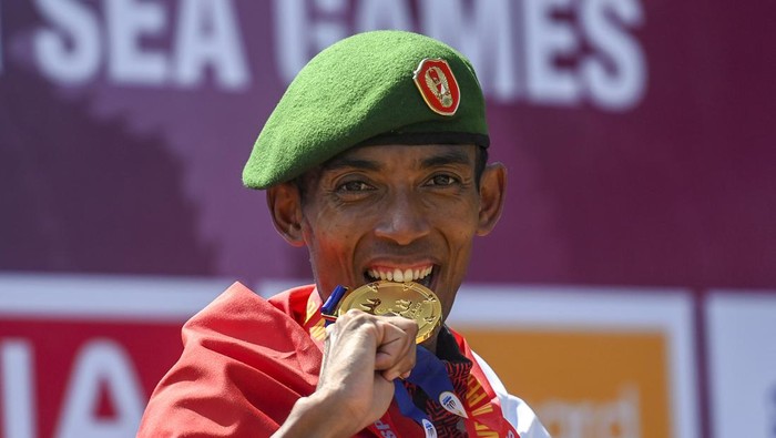 Dua atlet atletik Indonesia, Agus Prayogo dan Odekta Elvina Naibaho sukses menyumbangkan dua medali emas bagi Indonesia di SEA Games 2023.
