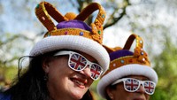 Kacamata pun juga bertema bendera Britania Raya. /Clodagh Kilcoyne