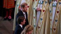 Ia kemudian bergabung dengan para sepupu seperti Putri Beatrice dan Putri Eugenie. Foto: REUTERS/DYLAN MARTINEZ
