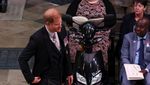 Pangeran Harry Penuh Senyum Hadiri Penobatan Raja Charles