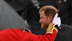 Pangeran Harry Penuh Senyum Hadiri Penobatan Raja Charles