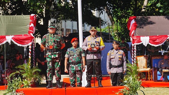 Panglima TNI dan Kapolri saat memimpin apel pasukan KTT ASEAN di Labuan Bajo (dok. Istimewa)